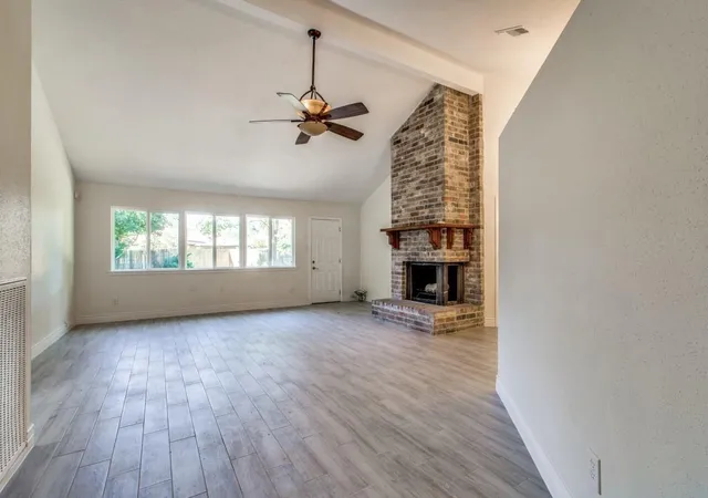 Photo 3 of Single family home for sale at 6306 Fallengate Dr, Spring, TX 77373 | MLS# 37150003 | Listing updated on 2026-10-11
