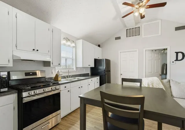 Photo 4 of Single family home for sale at 2207 Bunton Dr, El Campo, TX 77437 | MLS# 32055232 | Listing updated on 2026-08-23