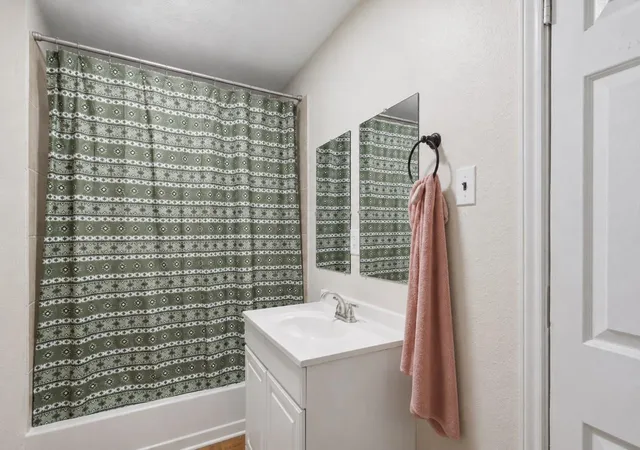 26th image of 515 Riggs St, Baytown, TX 77520 | MLS# 93867023