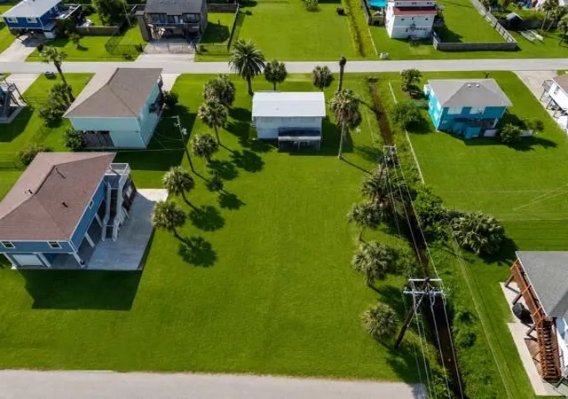 Photo 3 of Land for sale at Lot18 Mansvelt Rd, Galveston, TX 77554 | MLS# 65811166 | Listing updated on 2026-08-17