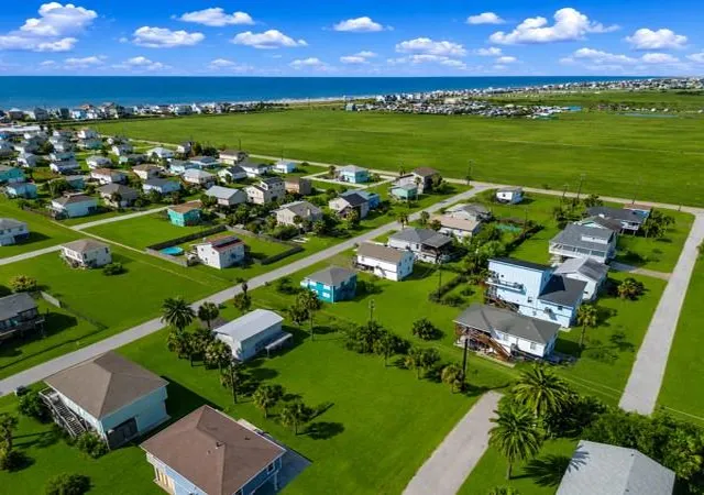 Photo 4 of Land for sale at Lot18 Mansvelt Rd, Galveston, TX 77554 | MLS# 65811166 | Listing updated on 2026-08-17