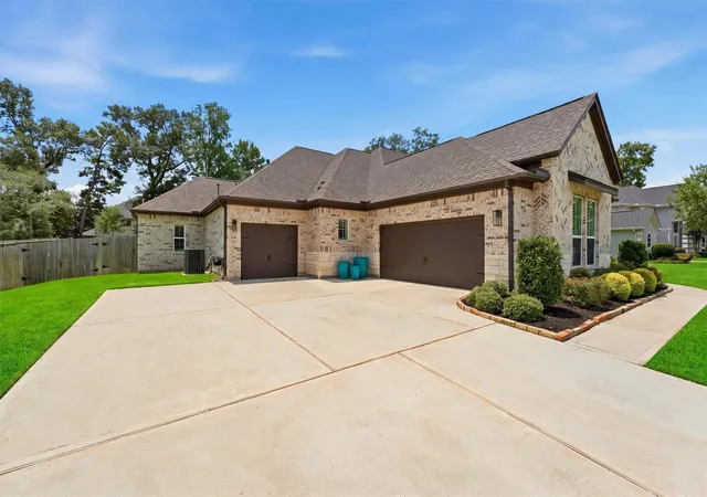3rd image of 1006 Prescott Dr, Conroe, TX 77301 | MLS# 95302411