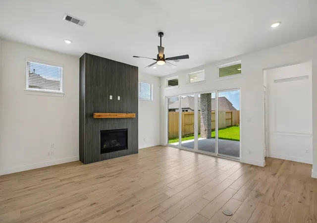 Photo 3 of Single family home for sale at 12051 Lake View Blvd, Mont Belvieu, TX 77523 | MLS# 34503042 | Listing updated on 2026-09-20