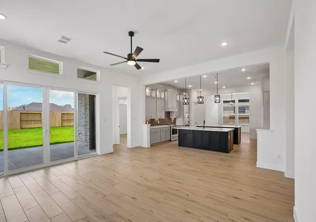 Photo 4 of Single family home for sale at 12051 Lake View Blvd, Mont Belvieu, TX 77523 | MLS# 34503042 | Listing updated on 2026-09-20