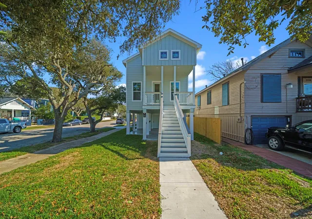Photo 3 of Single family home for sale at 2202 31st Street, Galveston, TX 77550 | MLS# 22748707 | Listing updated on 2026-08-10