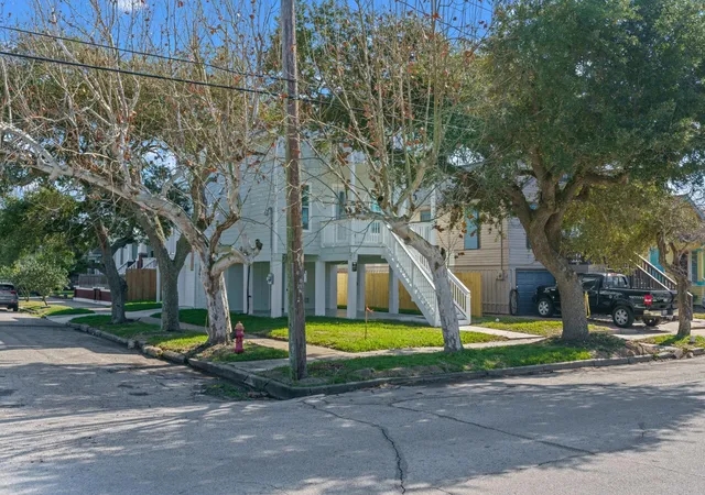 Photo 3 of Single family home for sale at 2202 31st Street, Galveston, TX 77550 | MLS# 22748707 | Listing updated on 2026-08-10