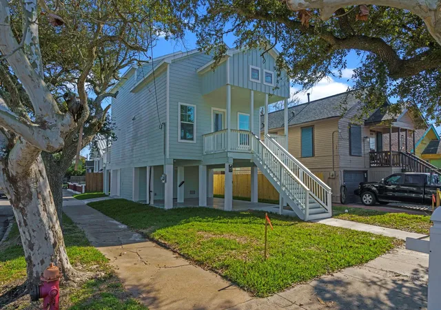 Photo 4 of Single family home for sale at 2202 31st Street, Galveston, TX 77550 | MLS# 22748707 | Listing updated on 2026-08-10