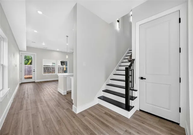5th image of 7930 Jester St, Houston, TX 77051