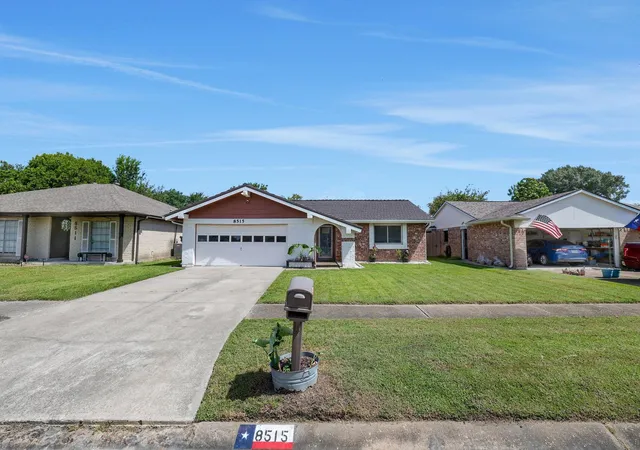 Photo 3 of Single family home for sale at 8515 Oakhaven Rd, La Porte, TX 77571 | MLS# 11679370 | Listing updated on 2026-08-22