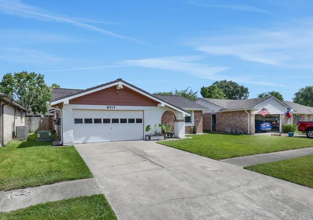 Photo 4 of Single family home for sale at 8515 Oakhaven Rd, La Porte, TX 77571 | MLS# 11679370 | Listing updated on 2026-08-22