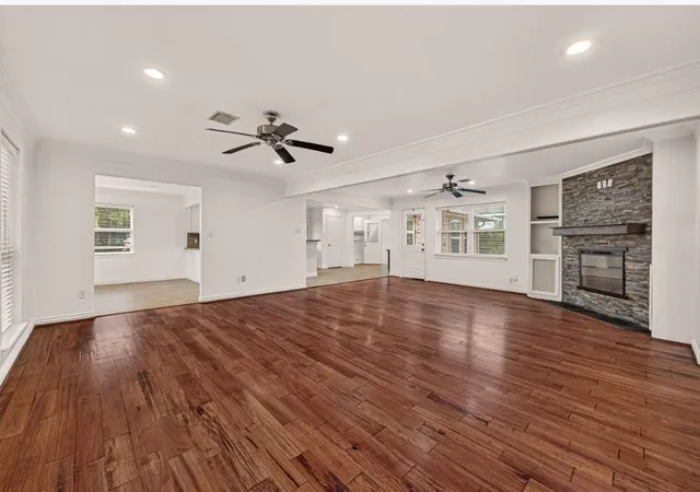Photo 3 of Single family home for sale at 8522 Westview Dr, Houston, TX 77055 | MLS# 5594419 | Listing updated on 2026-09-16