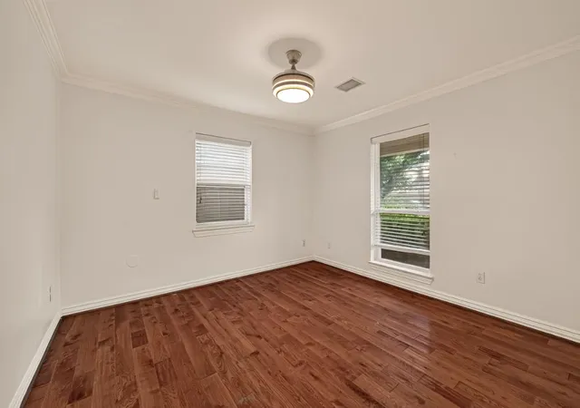 Photo 4 of Single family home for sale at 8522 Westview Dr, Houston, TX 77055 | MLS# 5594419 | Listing updated on 2026-09-16