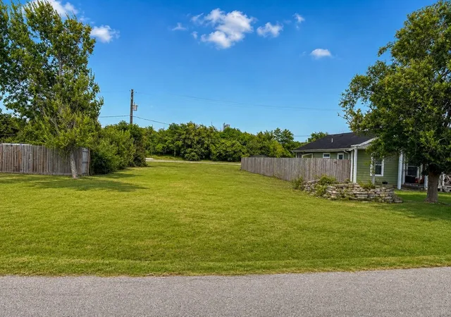 1st image of 514 N 11th St, La Porte, TX 77571 | MLS# 46097626