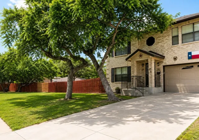 Photo 2 of Single family home for sale at 11810 Brg Hampton, San Antonio, TX 78251 | MLS# 61975427 | Listing updated on 2026-08-12