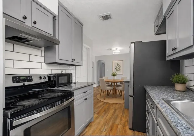 5th image of 8714 Amblewood Dr, Houston, TX 77099 | MLS# 88552070
