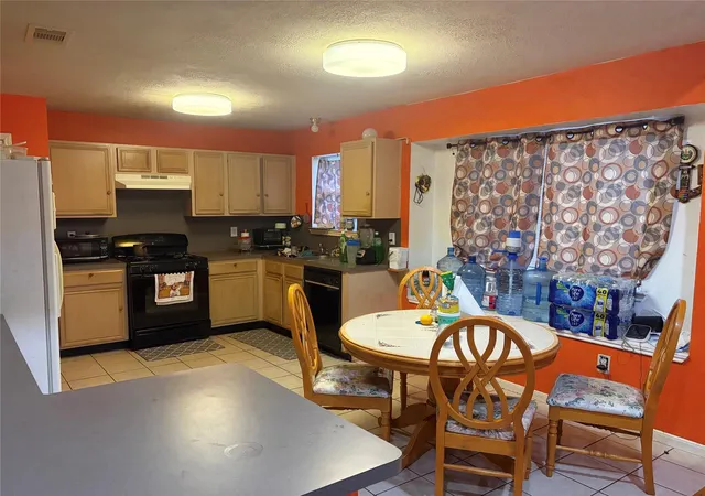 Photo 4 of Single family home for sale at 3010 Greenbriar Springs Dr, Houston, TX 77073 | MLS# 58044258 | Listing updated on 2026-08-31