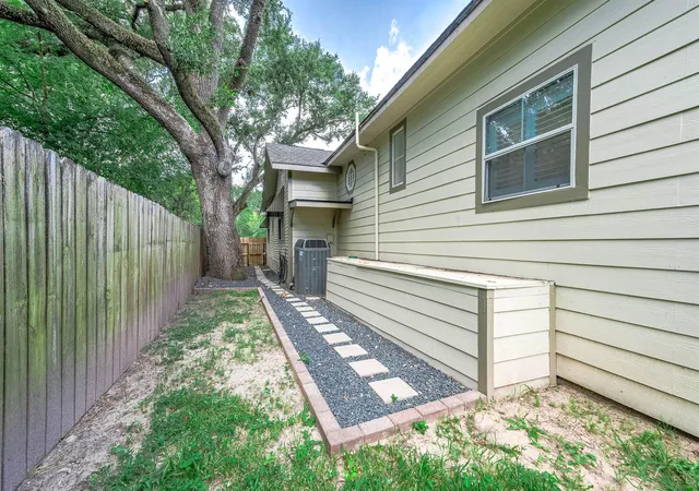 35th image of 303 Baker Dr, Tomball, TX 77375 | MLS# 47844323
