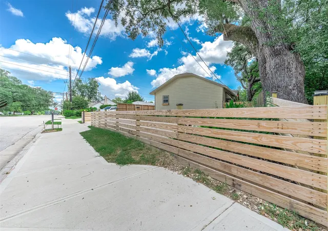 3rd image of 303 Baker Dr, Tomball, TX 77375 | MLS# 47844323