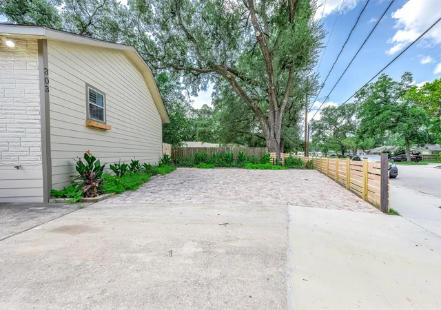 5th image of 303 Baker Dr, Tomball, TX 77375 | MLS# 47844323