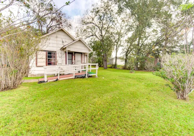 1st image of 8109 Main St, Fulshear, TX 77441 | MLS# 73409393