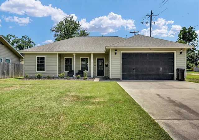 1st image of 511 Sycamore Street, Lake Jackson, TX 77566 | MLS# 22728121