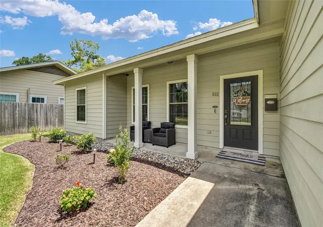 2nd image of 511 Sycamore Street, Lake Jackson, TX 77566 | MLS# 22728121