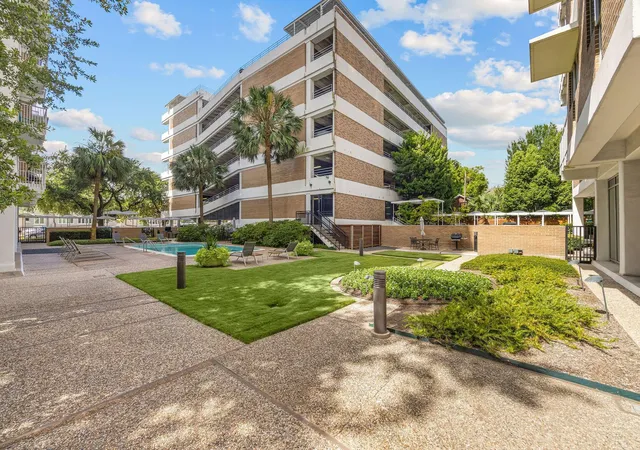 2nd image of 3600 Montrose Blvd, Houston, TX 77006