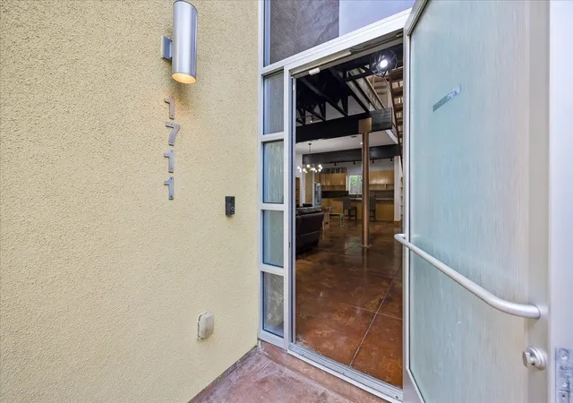 2nd image of 1711 W 13th St, Houston, TX 77008 | MLS# 45766887
