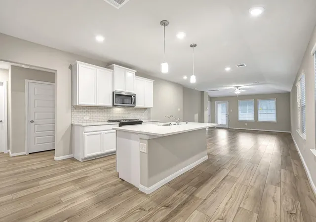 5th image of 5603 Andesine Dr, Houston, TX 77048 | MLS# 93802947