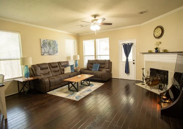 Photo 3 of Single family home for sale at 901 Bay Area Blvd, League City, TX 77573 | MLS# 37087810 | Listing updated on 2026-09-19