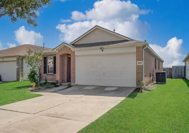 Photo 2 of Single family home for sale at 9214 Brandon Chase Ln, Richmond, TX 77407 | MLS# 82772221 | Listing updated on 2026-08-14