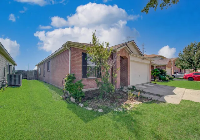 Photo 3 of Single family home for sale at 9214 Brandon Chase Ln, Richmond, TX 77407 | MLS# 82772221 | Listing updated on 2026-08-14