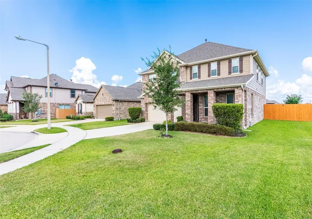 Photo 2 of Single family home for sale at 2833 Mezzomonte Ln, League City, TX 77573 | MLS# 33979090 | Listing updated on 2026-08-09