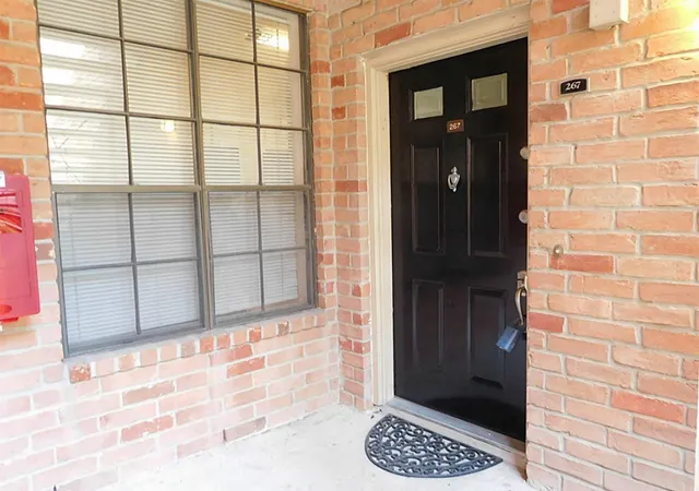 2nd image of 2255 Braeswood Park Dr #267, Houston, TX 77030 | MLS# 98838277
