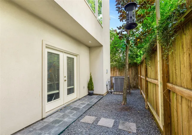 2nd image of 1822 Southmore Blvd #A, Houston, TX 77004 | MLS# 45502754