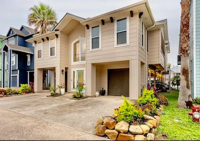 3rd image of 120 Starboard Dr, Dickinson, TX 77539 | MLS# 18149566