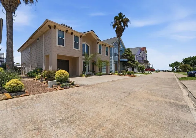 5th image of 120 Starboard Dr, Dickinson, TX 77539 | MLS# 18149566