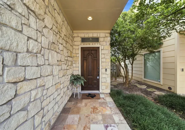 3rd image of 3808 Center Plaza Dr, Houston, TX 77007 | MLS# 50829148
