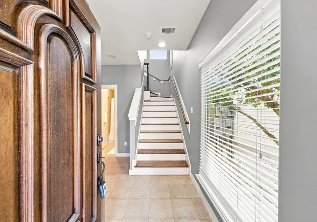 4th image of 3808 Center Plaza Dr, Houston, TX 77007 | MLS# 50829148