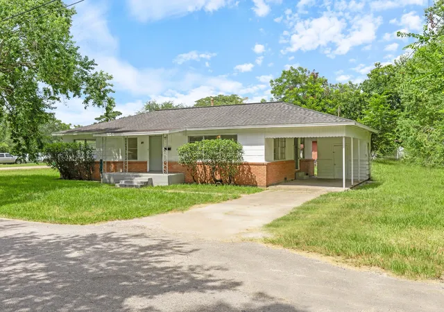 Photo 3 of Single family home for sale at 2616 Elm Ave, Bay City, TX 77414 | MLS# 31623493 | Listing updated on 2026-08-31