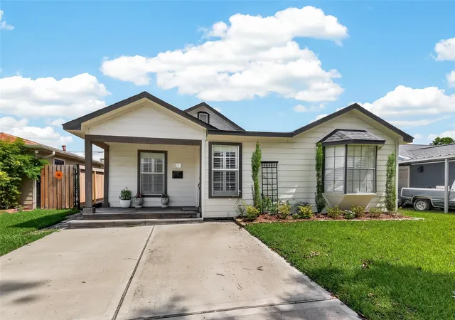 Photo 1 of Sale Pending at 7615 Azalea St, Houston, TX 77023 | MLS# 47639901 | Listing updated on 2026-09-20