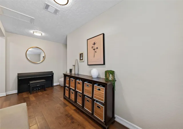 Photo 3 of Sale Pending at 7615 Azalea St, Houston, TX 77023 | MLS# 47639901 | Listing updated on 2026-09-20