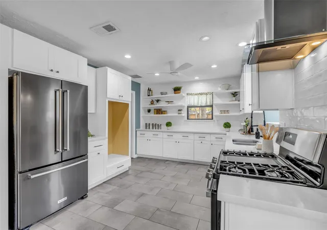 Photo 4 of Single family home for sale at 1910 Wildwood Ln, Richmond, TX 77406 | MLS# 30237005 | Listing updated on 2026-09-27