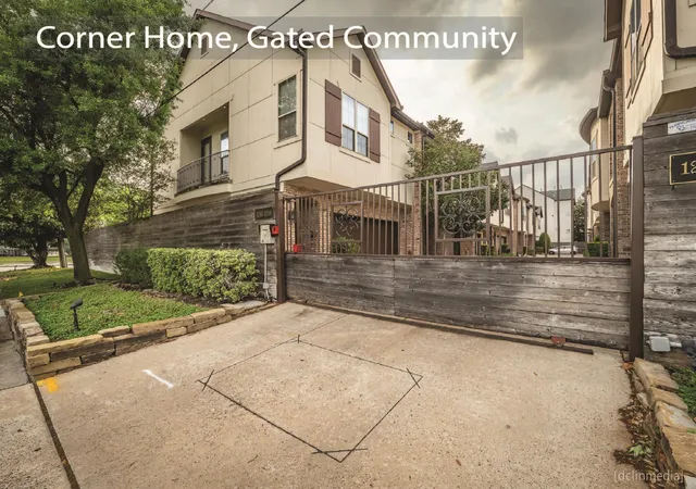 Photo 3 of Townhouse for sale at 1258 Sampson St, Houston, TX 77003 | MLS# 74194896 | Listing updated on 2026-09-19