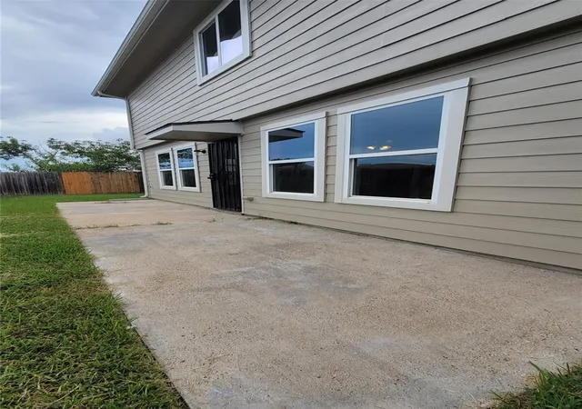 4th image of 4334 Buras Pass Ln, Houston, TX 77045 | MLS# 60607482