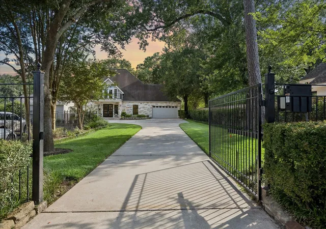 3rd image of 12338 Honeywood Trl, Houston, TX 77077 | MLS# 93491588