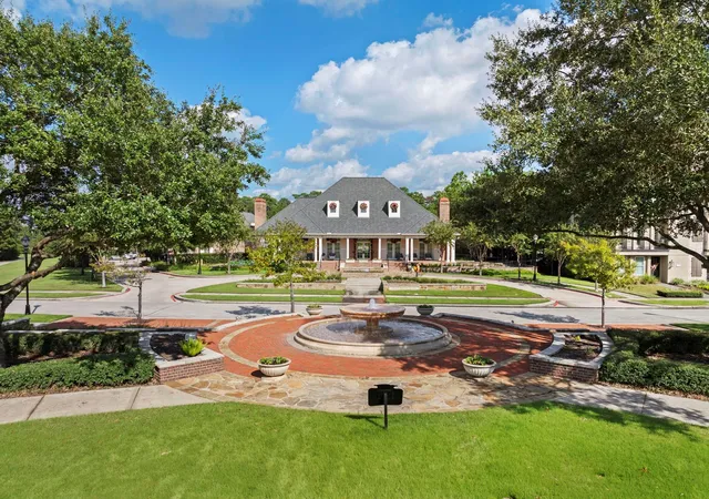 Photo 29 of Single family home for sale at 19 E Breezy Way, Spring, TX 77380 | MLS# 28500961 | Listing updated on 2026-09-12