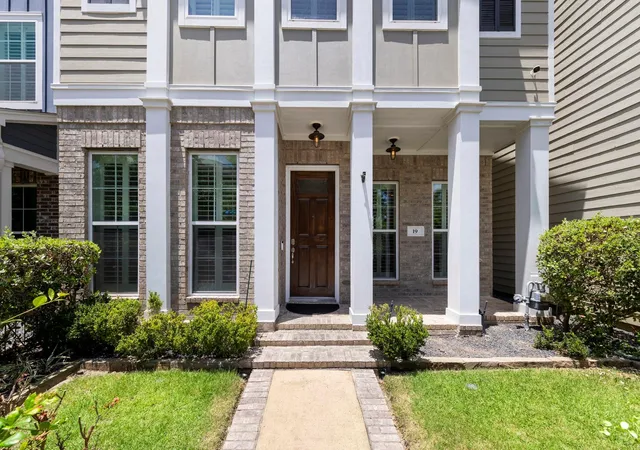 Photo 2 of Single family home for sale at 19 E Breezy Way, Spring, TX 77380 | MLS# 28500961 | Listing updated on 2026-09-12