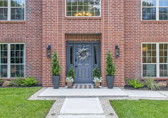 Photo 2 of Single family home for sale at 129 N Rainbow Ridge Cir, Spring, TX 77381 | MLS# 70256266 | Listing updated on 2026-08-14