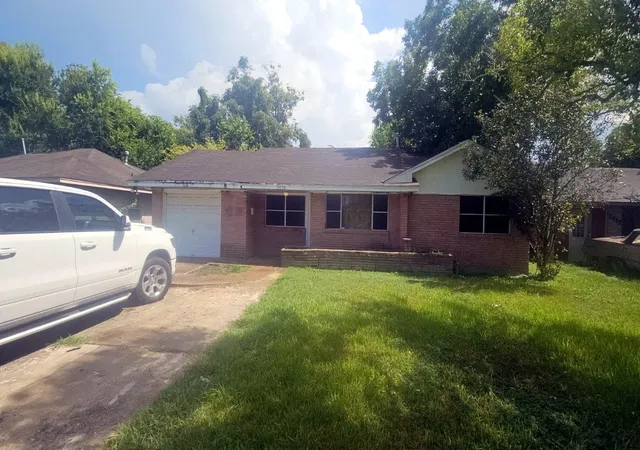 2nd image of 2826 Monticello Dr, Houston, TX 77045 | MLS# 35968179